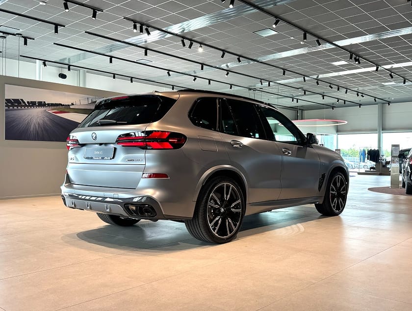 Bild 4 av BMW X5 xDrive50e M Sport Pro D/A Pro Sky Lounge Drag Massage