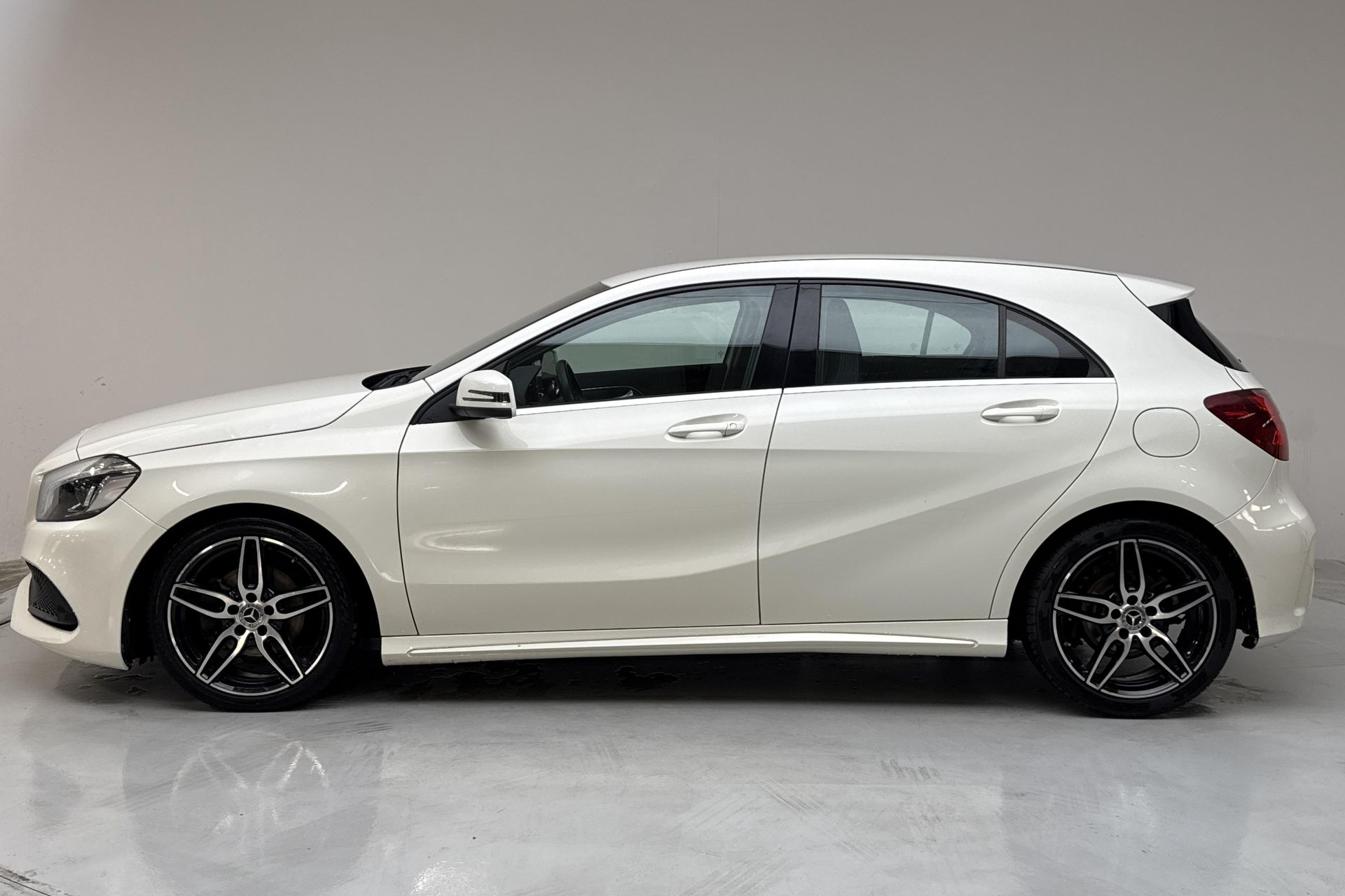 Mercedes-Benz A 200 d 2018, bild 2/10
