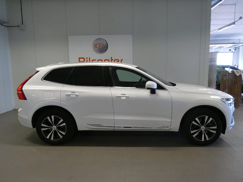 Bild 3 av Volvo XC60 Recharge T6 AWD LongRange Pano-Drag-Värmare-Kamera-Navi