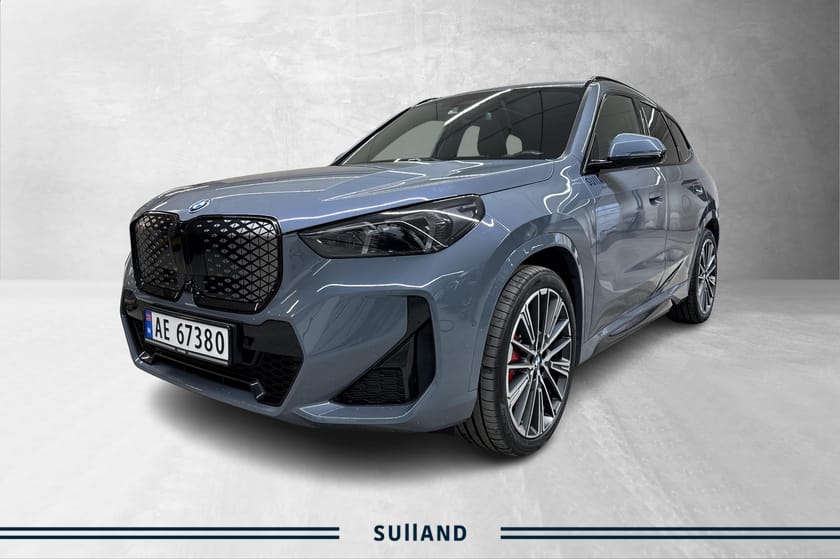 Bilde 1 av BMW iX1 xDrive30 Supercharged M-Sport Pro, Storm Bay Met, Pano