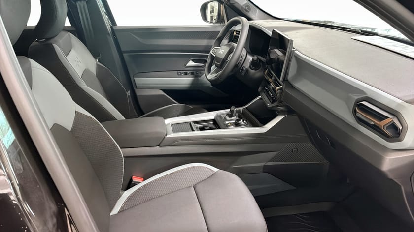 Bild 3 av Dacia Bigster EXTREME HYBRID 150 4X4 AUT