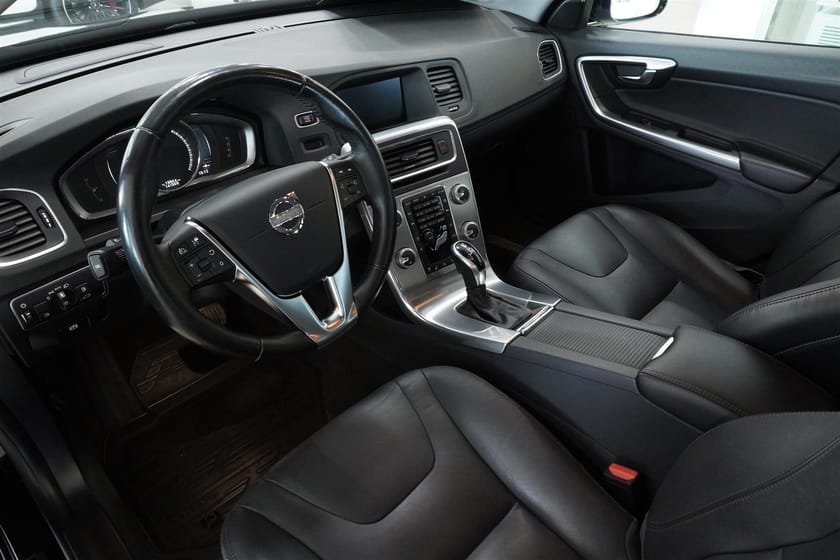 Bild 2 av Volvo V60 Cross Country D4 Drag Adaptiv Farthållare Kurvljus Läder Navigation