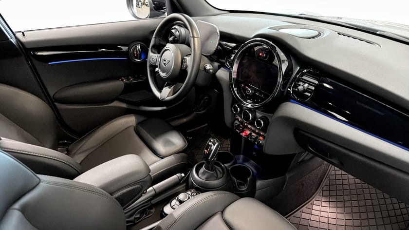 Bild 3 av MINI Cooper 5-d 136 hk Backkamera  Apple CarPlay  Läder