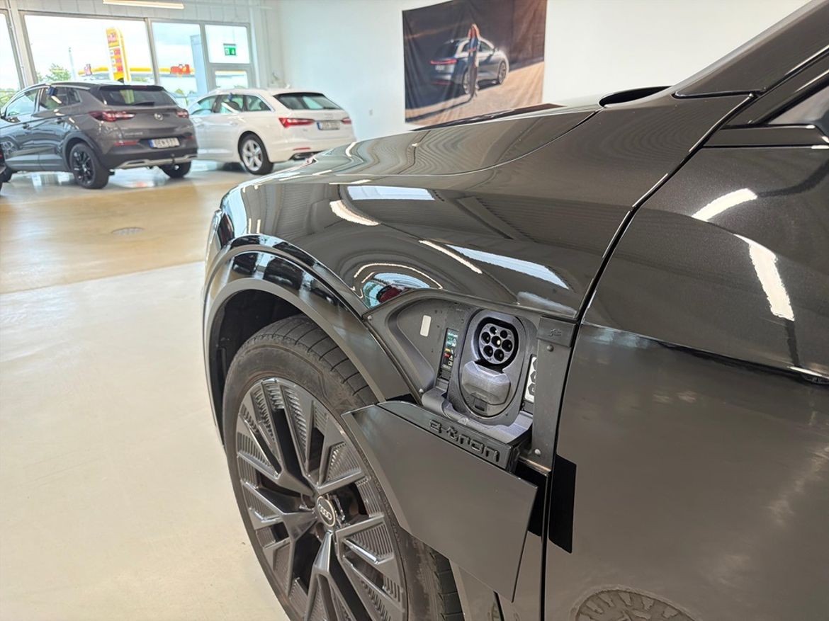 Audi Audi Q8 55 e-tron quattro — bild 26