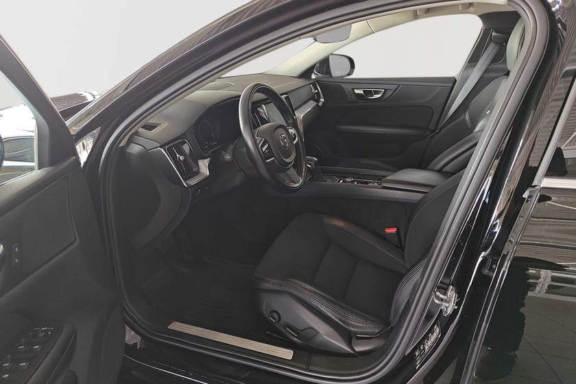 Bild 4 av Volvo V60 T6 AWD Momentum Advanced Edition