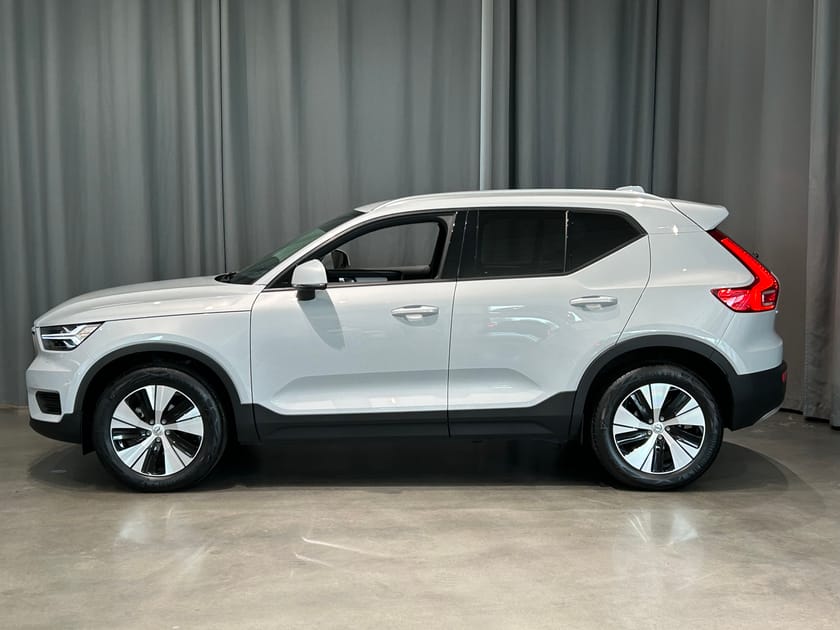 Bild 3 av Volvo XC40 T3 FWD aut Momentum *Värmare/V-HJUL*