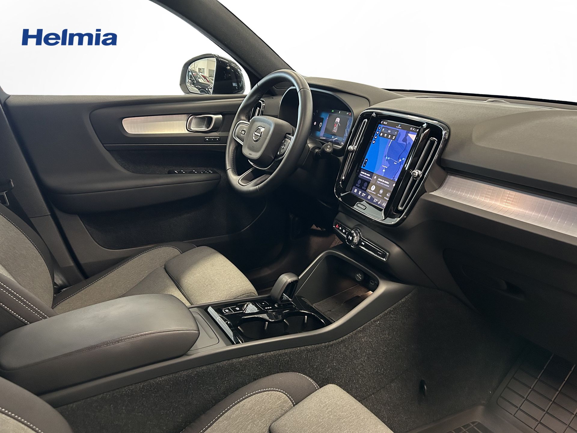 Volvo XC40 B3 FWD Bensin Plus Dark 2025, photo 5/10