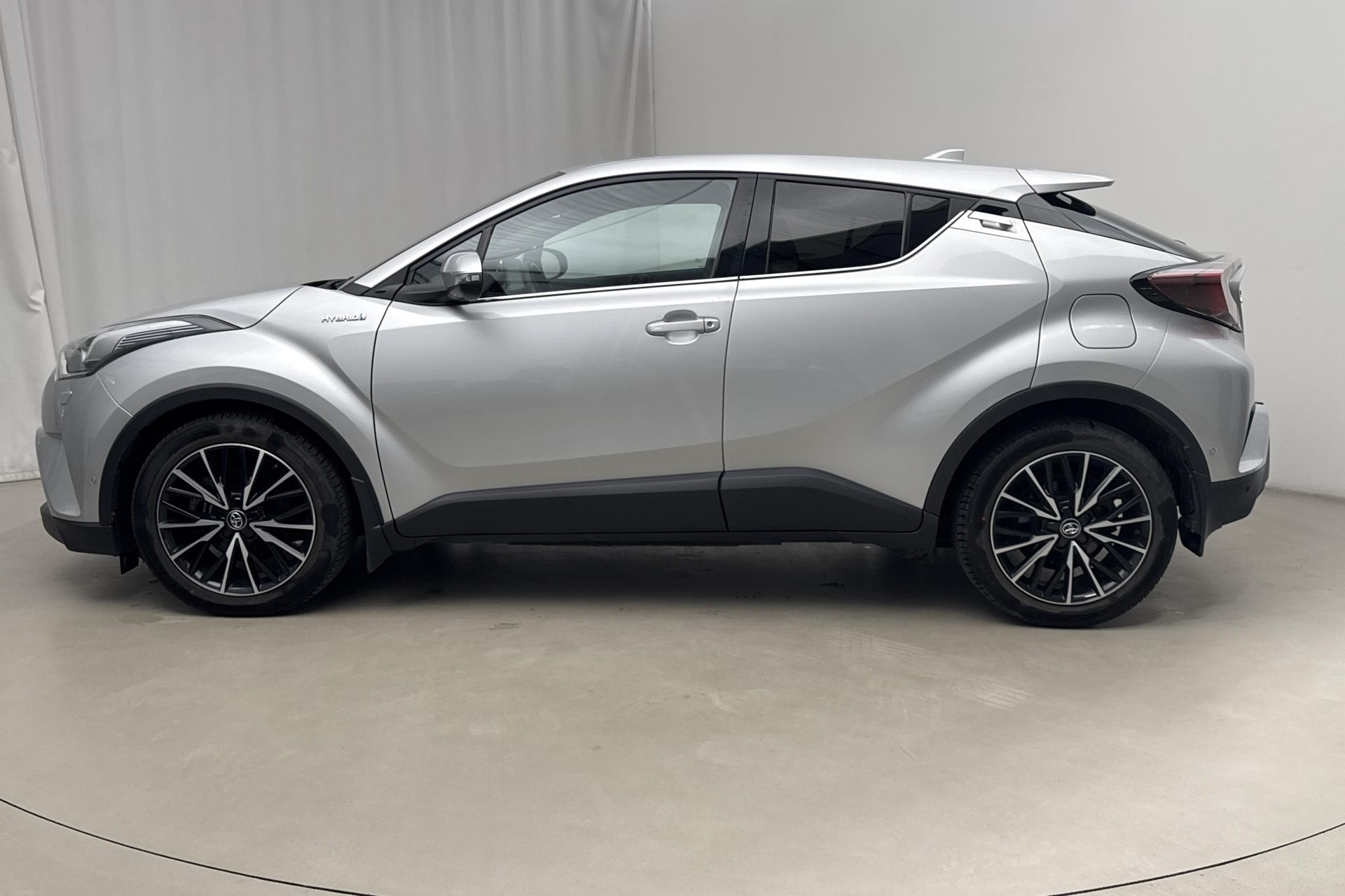 Toyota C-HR Hybrid 2017, bild 2/10