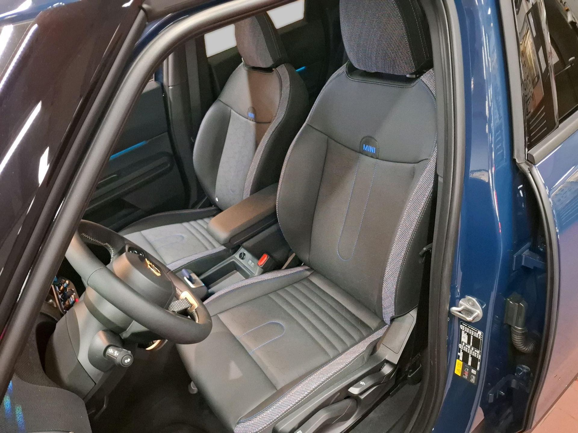 MINI Countryman SE Classic Trim, Paket L 2026, bild 6/10
