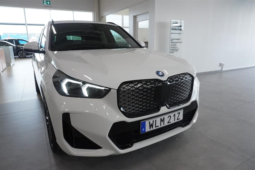 Bild 5 av BMW iX1 xDrive30 M Sport Pro HUD 19 360-Kamera Drag