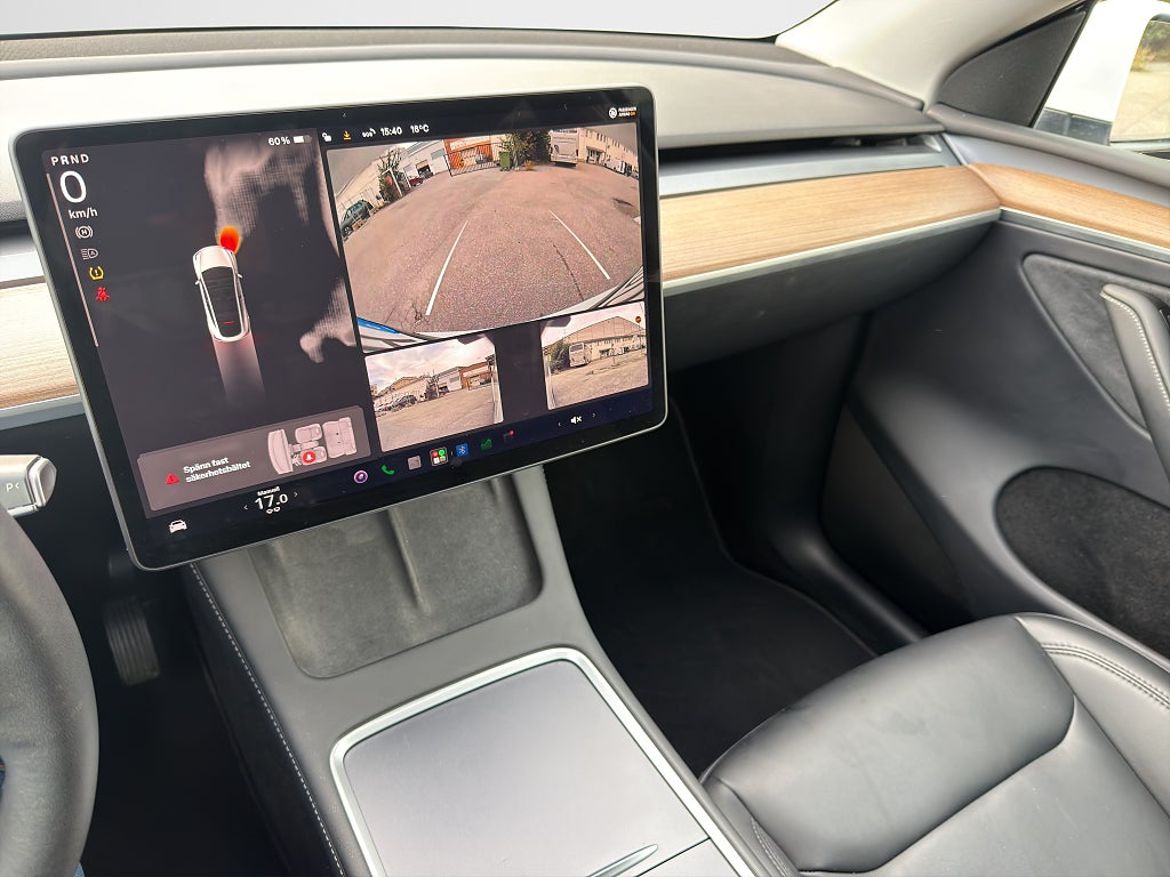 Tesla Model Y Long Range AWD, bild 12 av 18