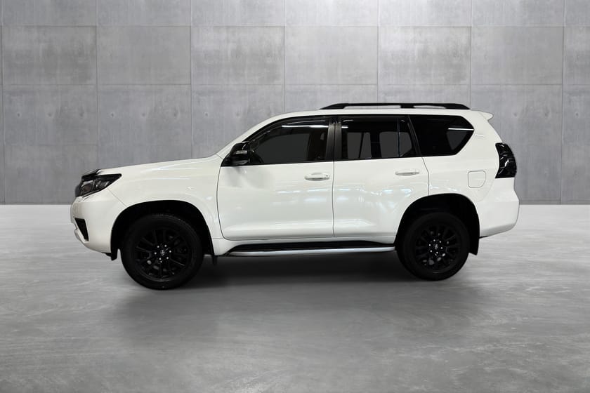 Bilde 2 av Toyota Land Cruiser 5-dørs 2.8 Diesel High Power D-4D Aut. 4x4 VX  black pack