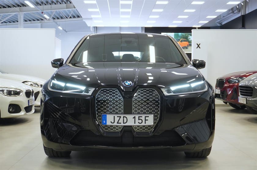 Bild 2 av BMW iX M60 xDrive Pano 360 B W HUD