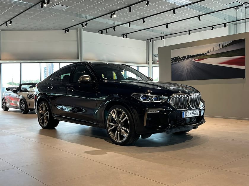 Bild 3 av BMW X6 M50i B&W Pano Sky Lounge Massage D/A Pro Soft Close