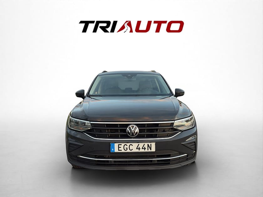 Bild 2 av Volkswagen Tiguan 1.5 TSI Moms P-Värmare Dragkrok Navigation Backkamera