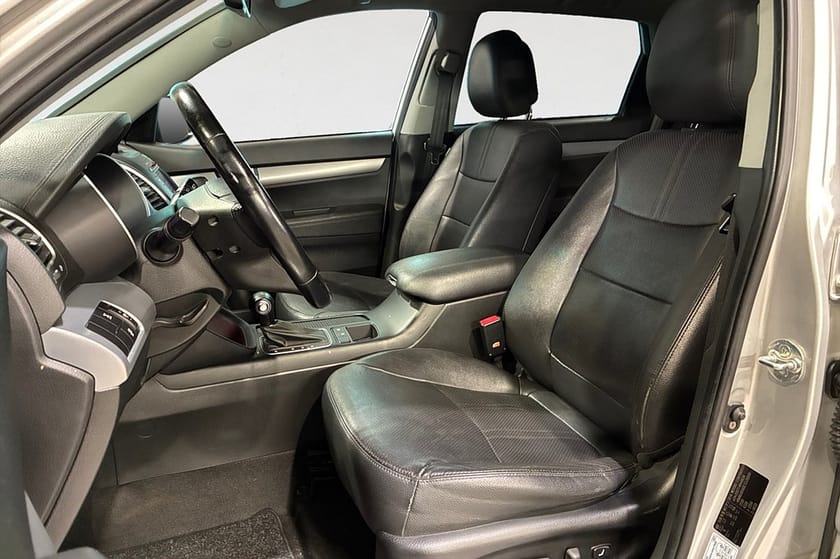 Bild 3 av Kia Sorento 2.2 CRDi 197 HK AUT AWD NAVI BLUETOOTH B-KAMERA NYSERV