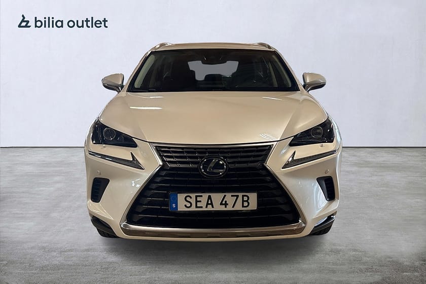 Bild 3 av Lexus NX 300h AWD E-CVT Comfort / Sommarkampanj / M-Värmare
