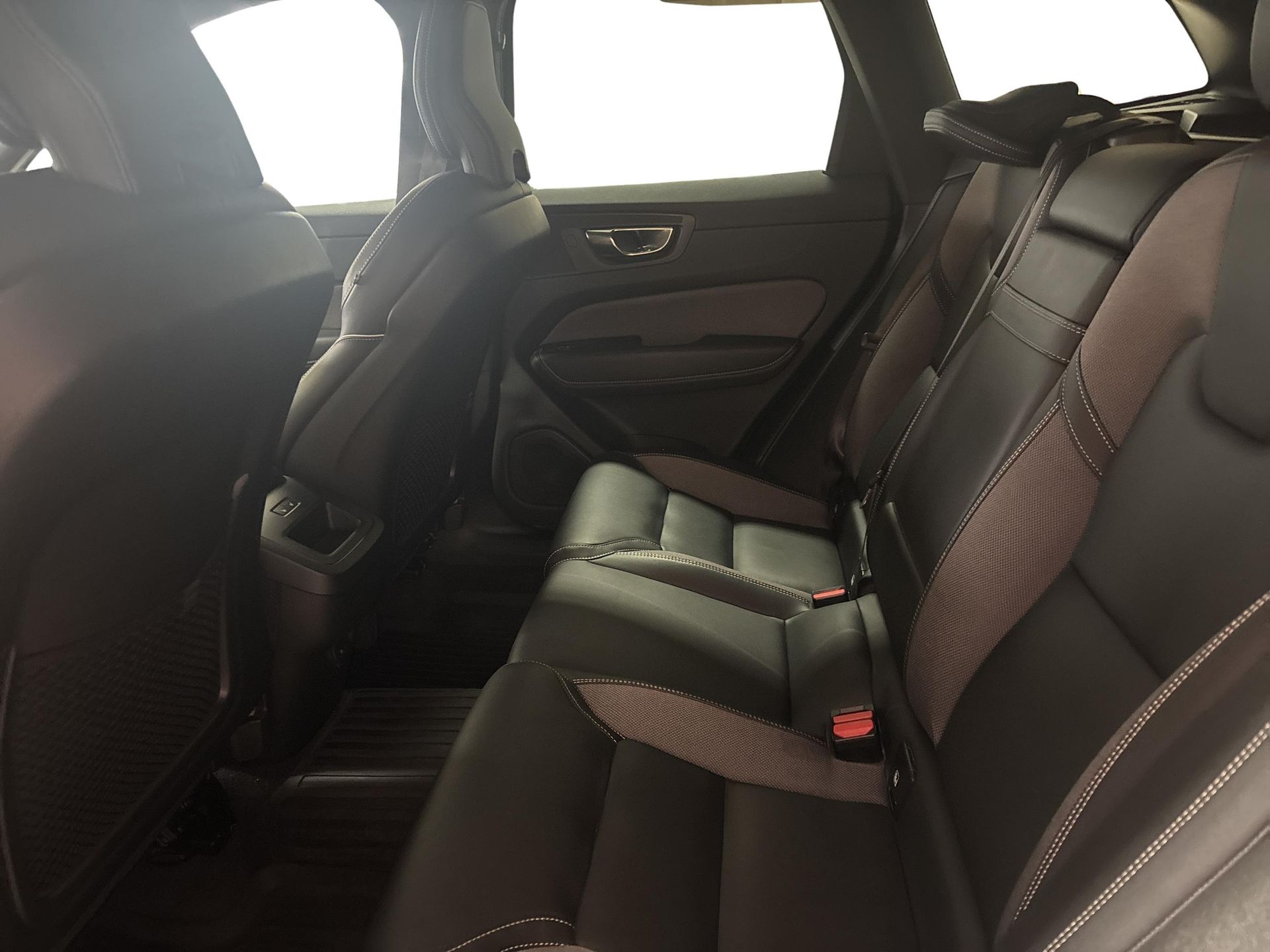 Volvo XC60 B4 AWD Diesel R-Design 2021, kuva 7/10