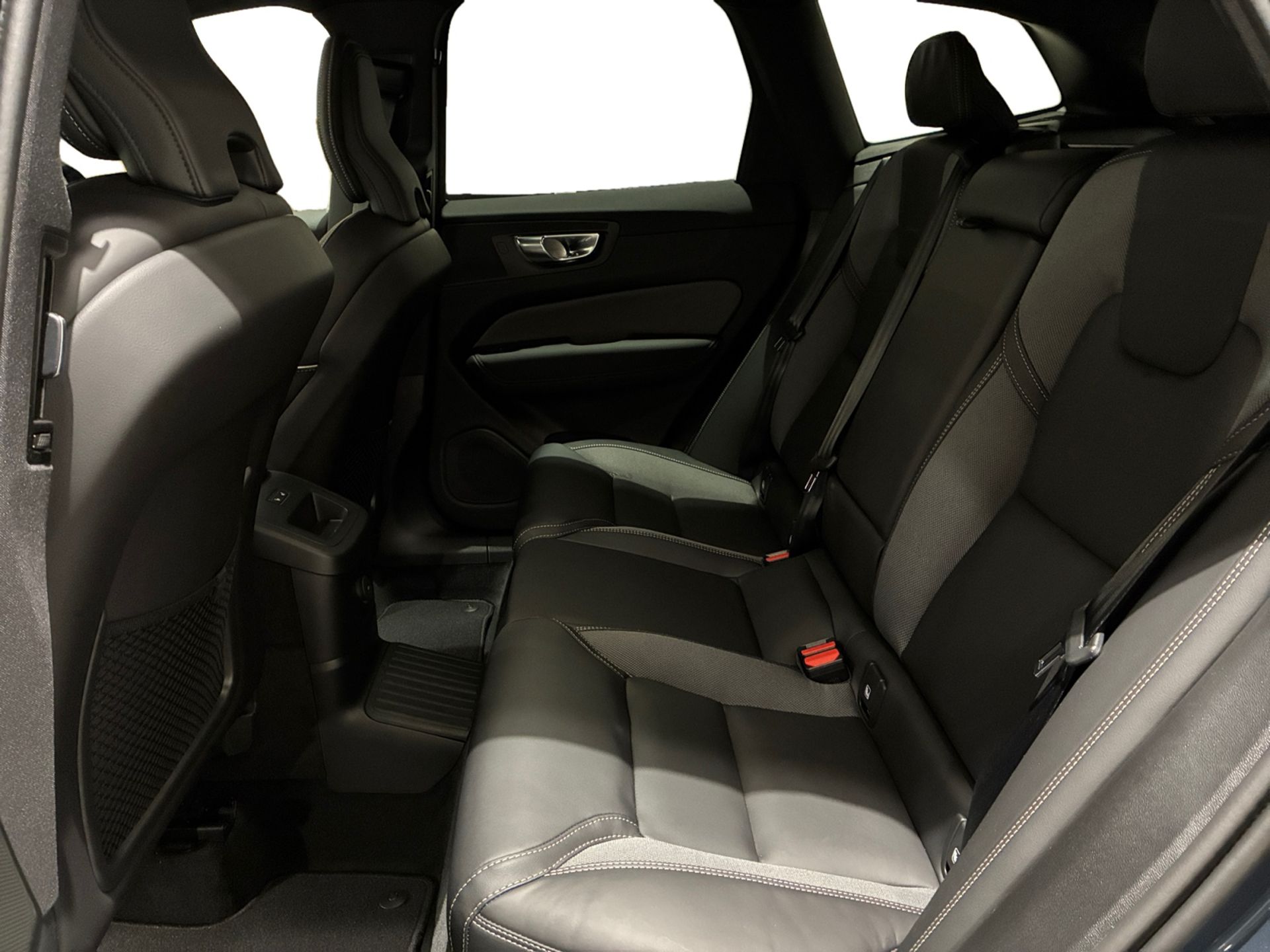 Volvo XC60 T6 Plug-In Hybrid AWD 2027, bild 6/10