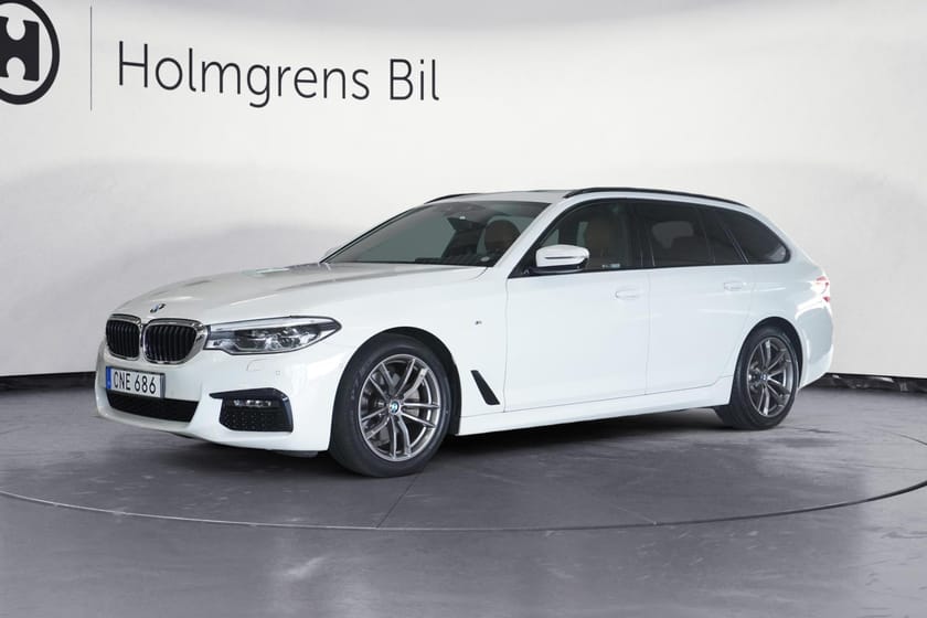 Bild 1 av BMW 520i Touring A  M Sport Panorama Bensinvärmare Drag Harman Kardon