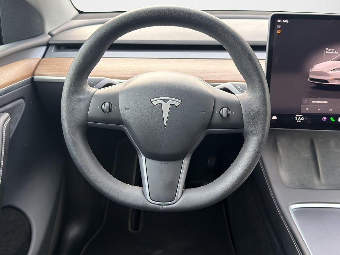 Tesla Model Y Long Range AWD, bild 10 av 18