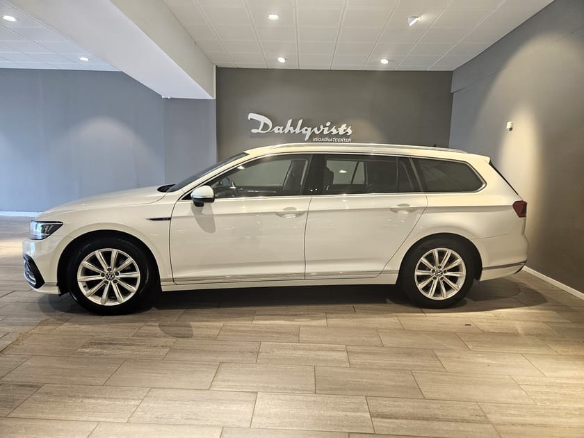 Bild 5 av Volkswagen Passat Sportscombi GTE SC 218hk | Drag V-hjul Värmare
