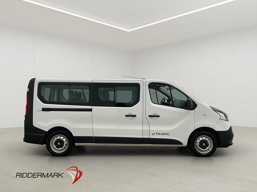 Bild 2 av Renault Trafic Kombi Lång 1.6dCi Värmare PDC Dragkrok 9-Sits