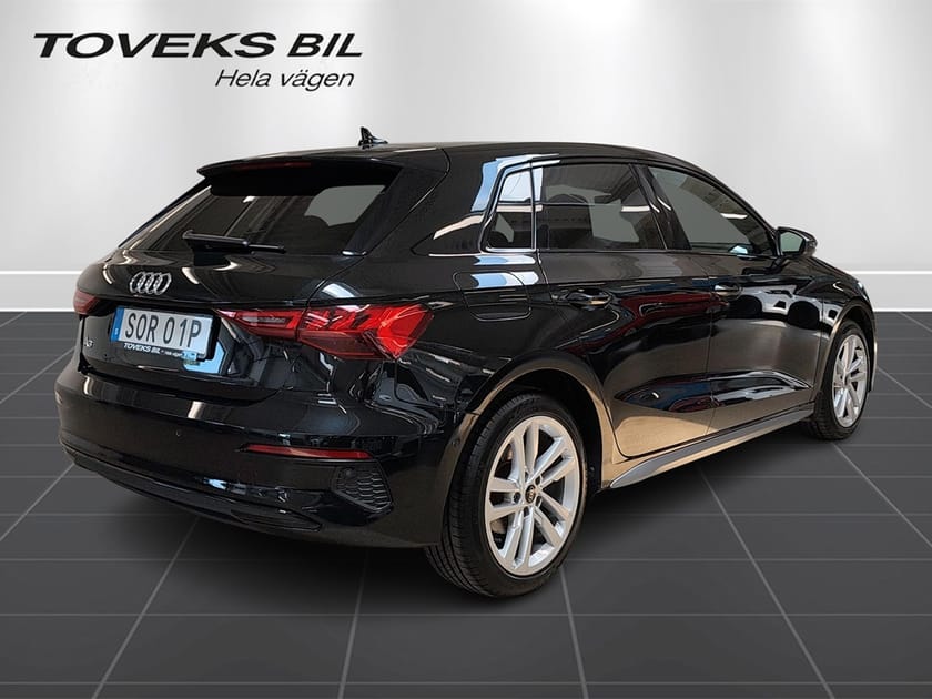 Bild 3 av Audi A3 Sportback 35 TFSI 150 hk LED-strål | Svart optikpkt