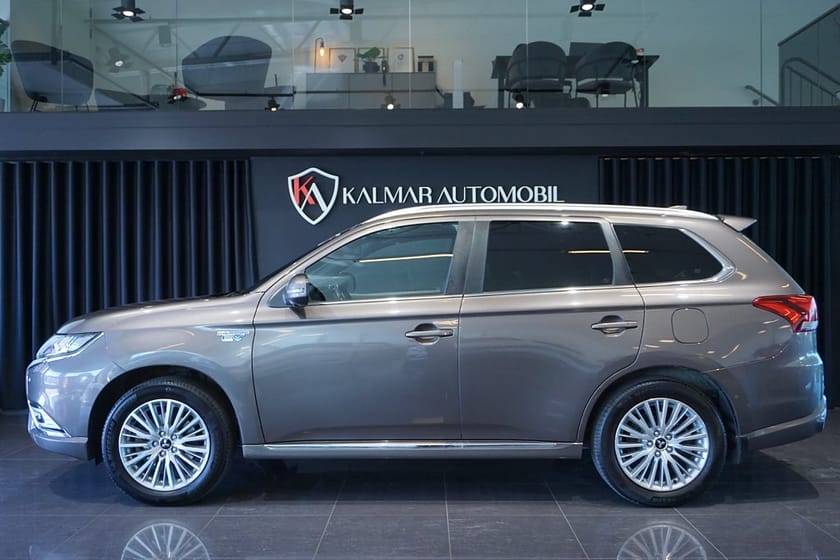 Bild 3 av Mitsubishi Outlander PHEV CVT Business 224hk 360° Skinn Drag