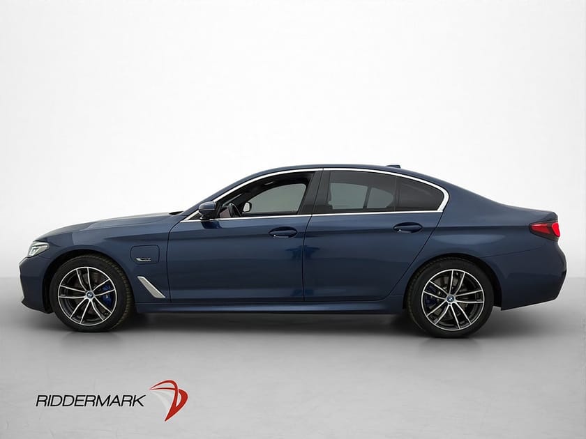 Bild 2 av BMW 545e xDrive Sedan 545 M-Sport Innovation H/K HUD 360° CarPlay