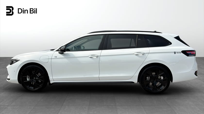 Bild 2 av Volkswagen Passat Variant eHybrid R-LINE 1.5 TSI 272HK Swe edition Pano