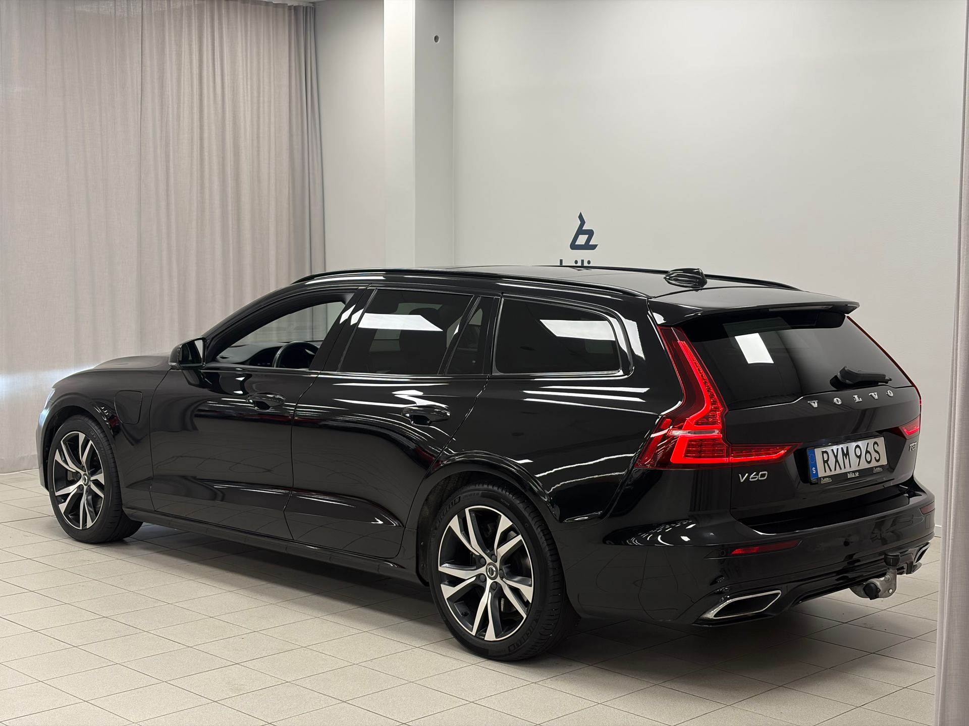 Volvo V60 T8 R Design 2020, bild 3/10