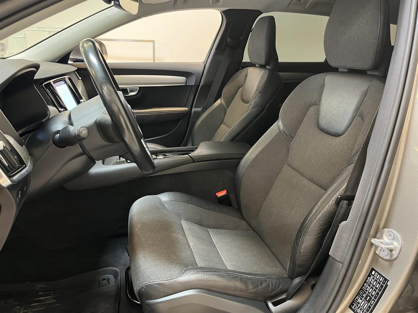 Bild 3 av Volvo V90 B4 Geartronic Momentum Advanced Edition Drag Servad Blis