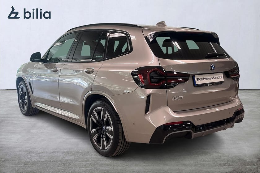 Bild 2 av BMW iX3 M-sport Charged | Panorama | Backkamera | Aktiv farth.