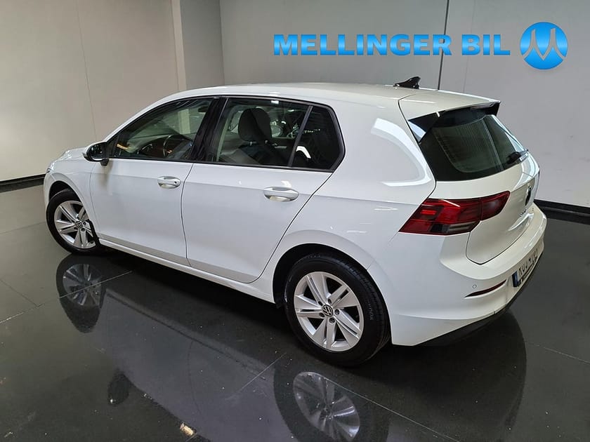 Bild 4 av Volkswagen Golf VIII 1.0 eTSI 110hk DSG/AUT Parkv.|Backkamera