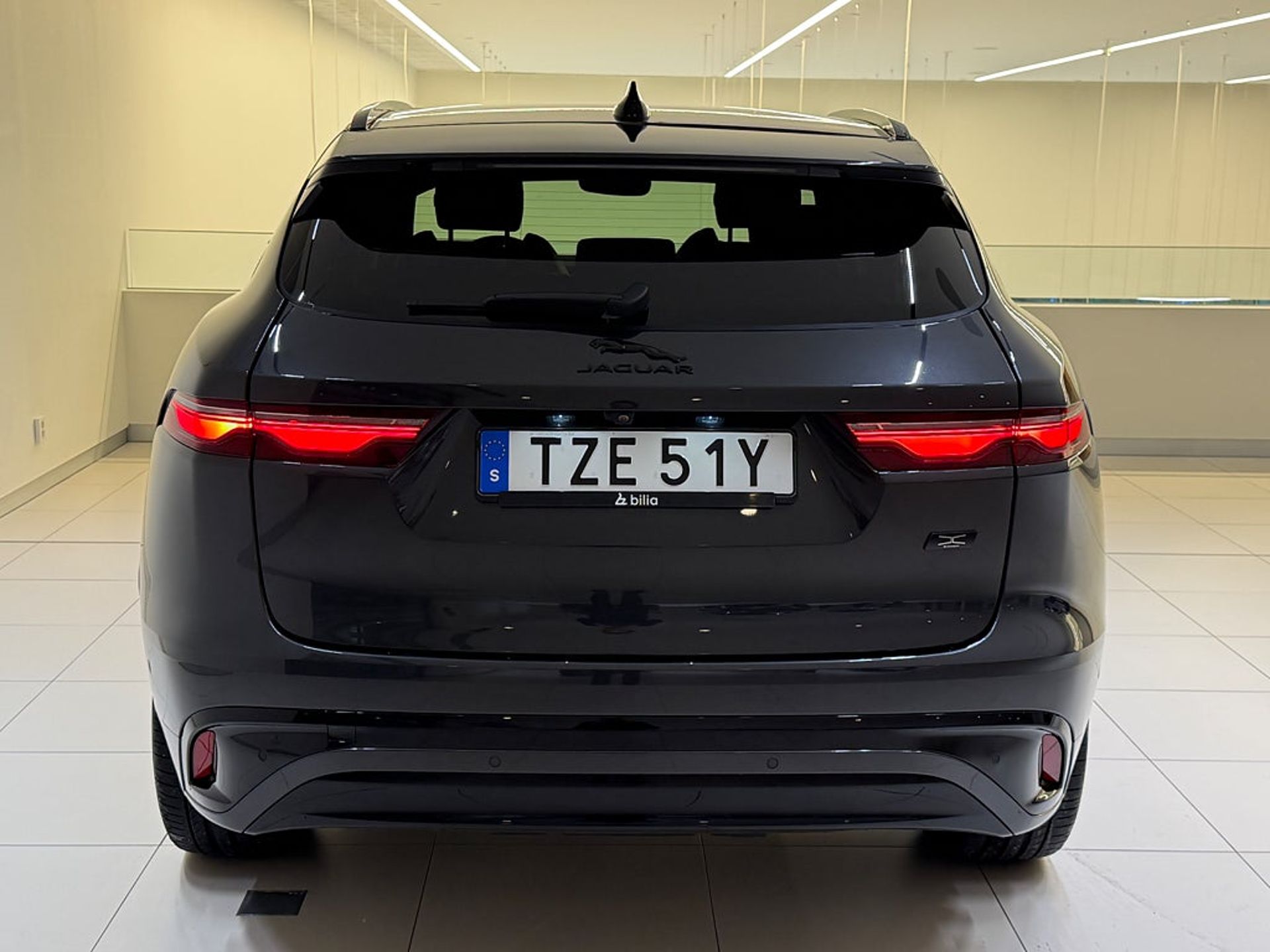 Jaguar F-Pace P400e PHEV 2025, photo 5/10