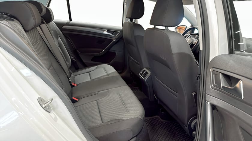 Bild 5 av Volkswagen Golf 1.0 TSi 110hk DSG / SENSORER / CARPLAY /
