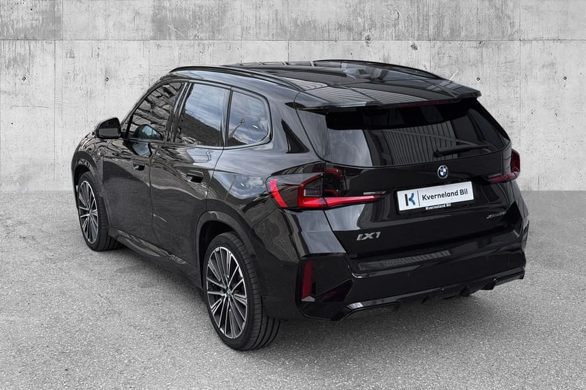 Bilde 2 av BMW iX1 xDrive30 M-Sport, Panorama, Hengerfeste