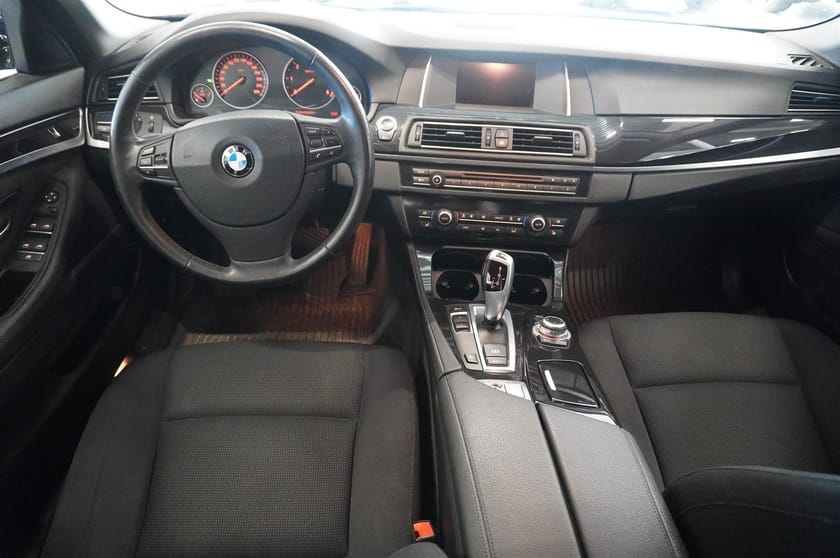 Bild 2 av BMW 520d Touring Automat Drag Rattvärme Tonade Rutor