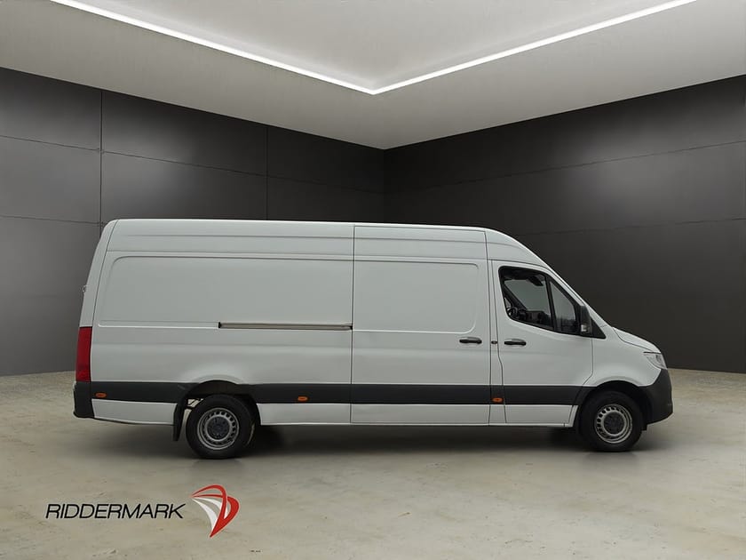 Bild 2 av Mercedes-Benz Sprinter 317 CDI RWD Panel Van L4H2 Värmare Kamera CARPLAY Moms