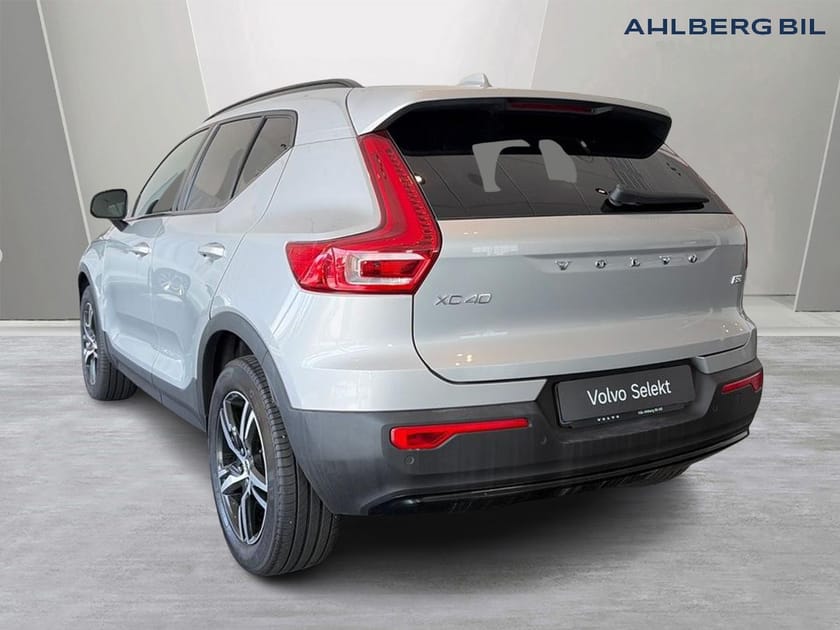 Bild 3 av Volvo XC40 B3 FWD Bensin Plus Dark. Backkamera, Navi, Adaptiv farthållare,  Programmerbar bränslevärm,  Rattvärme