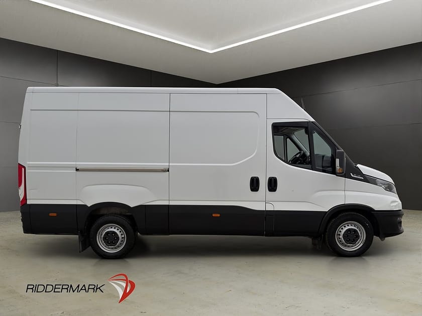 Bild 2 av Iveco Daily 35-140 Van L3H2 2.3JTD Värmare 3-Sits Farthållare Moms