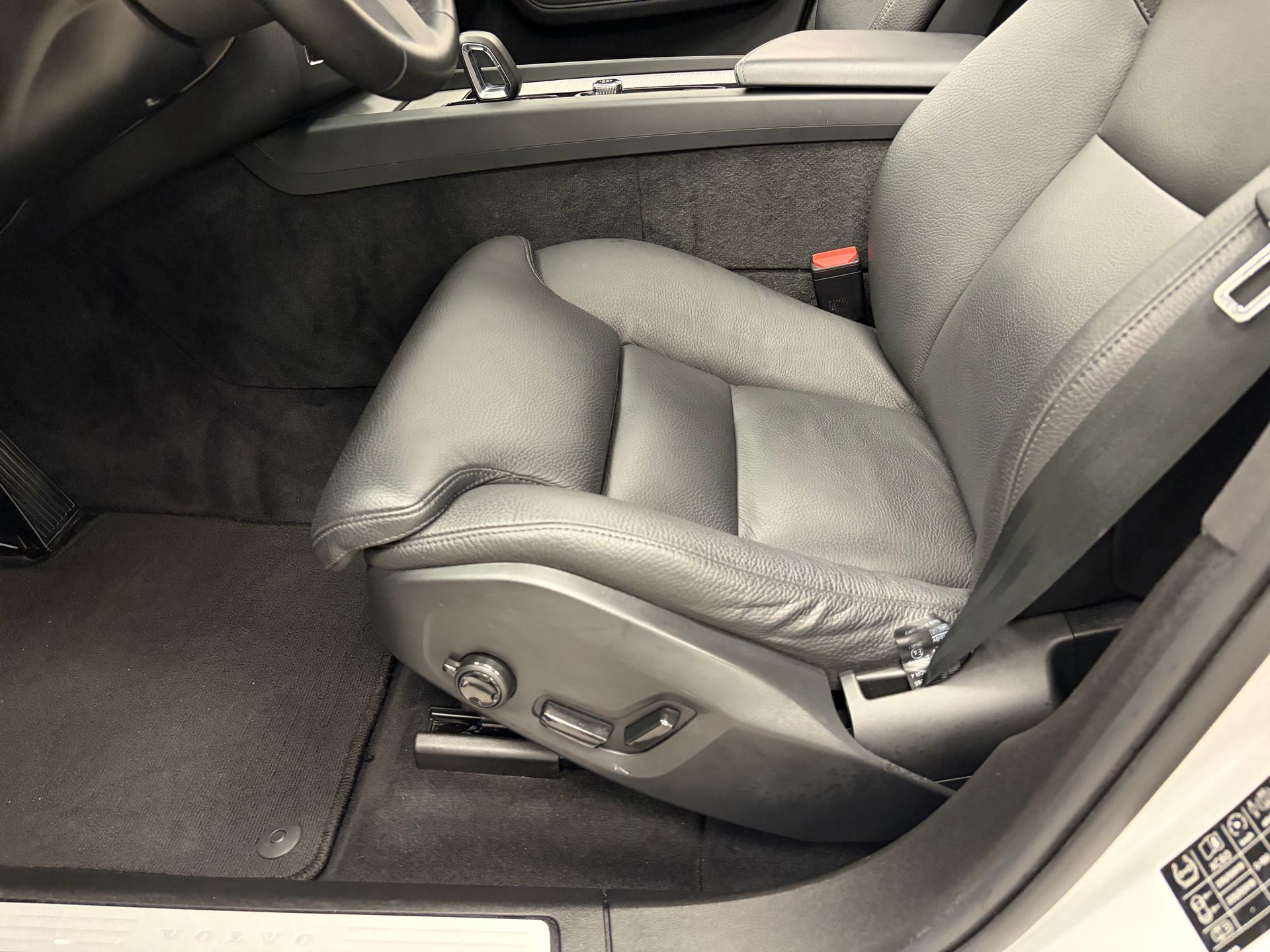 Volvo XC60 T6 Plus Dark 2025, bild 7/10