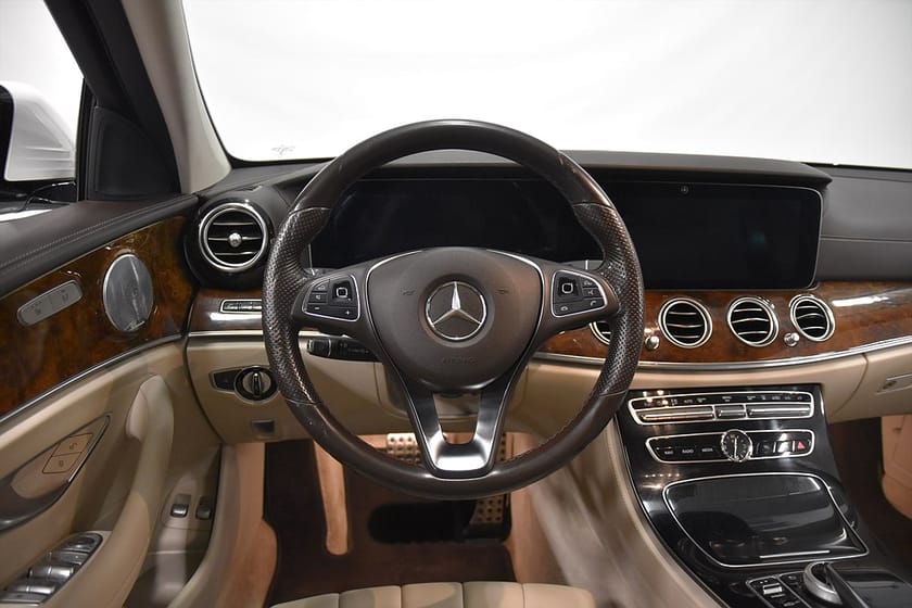 Bild 2 av Mercedes-Benz E 220 d 4MATIC All-Terrain Avantgarde Drag Skinn HUD Burmester P-värm