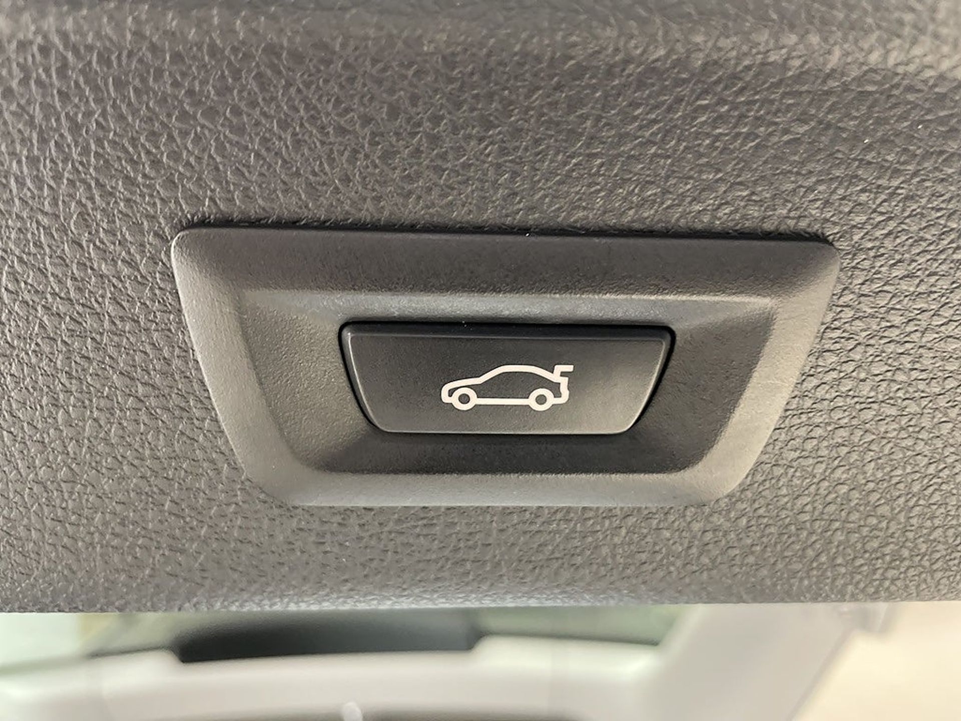 BMW 320d 2017, bild 6/10