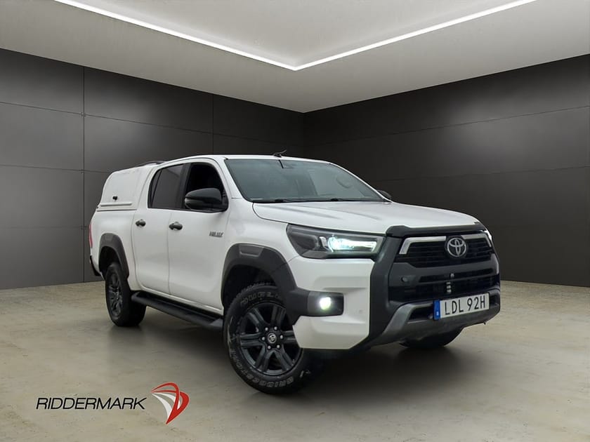 Bild 3 av Toyota Hilux Dubbelhytt Invincible 2.8 4WD Kåpa Moms JBL Drag Diff