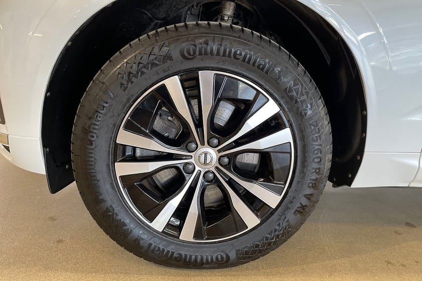 Bild 5 av Volvo XC60 Recharge T6 AWD Core Edition Panorama / B-Kamera / Drag