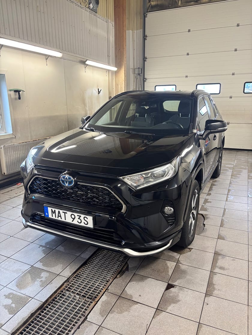 Bild 1 av Toyota RAV4 Laddhybrid E-AUT Active (dragkrok) 2.99% Ränta
