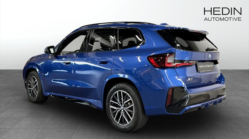 Bild 2 av BMW X1 xDrive25e FRIA VINTERHJUL M Sport Drag Rattvärme