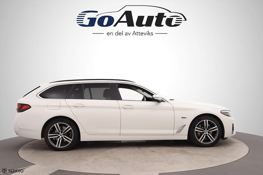 Bild 2 av BMW 530e xDrive Touring 292 hk | Laddhybrid Fyrhjulsdrift Skinn